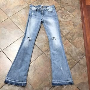 Sneak peek flare jeans! 💙✌🏼